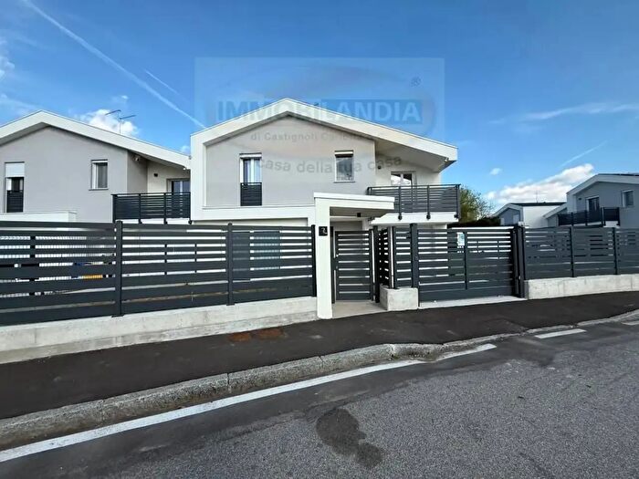 Casa quadrilocale in vendita in Montanaso Lombardo