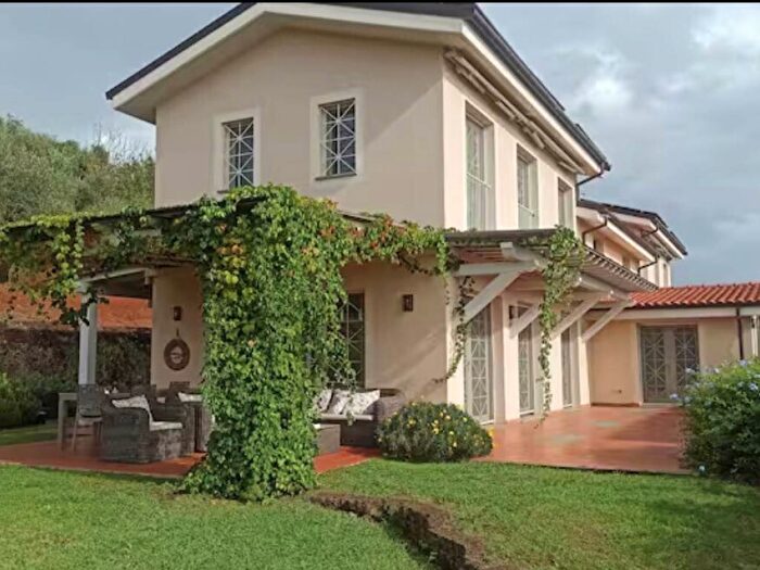 Casa con 6 locali in affitto in Via Murli, Pietrasanta