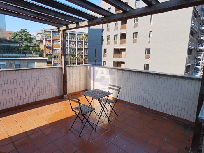 Appartamento trilocale in affitto in Via Montecatini, Solari, Milano