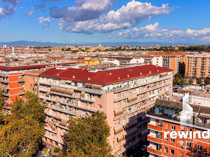 Appartamento trilocale in vendita in Via Città di Prato, Magliana, Roma