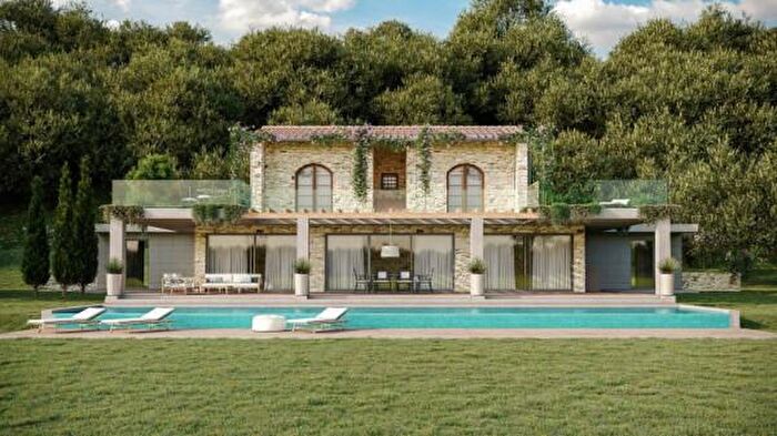 Casa con 6 locali in vendita in Via dei Salesiani, Pietrasanta