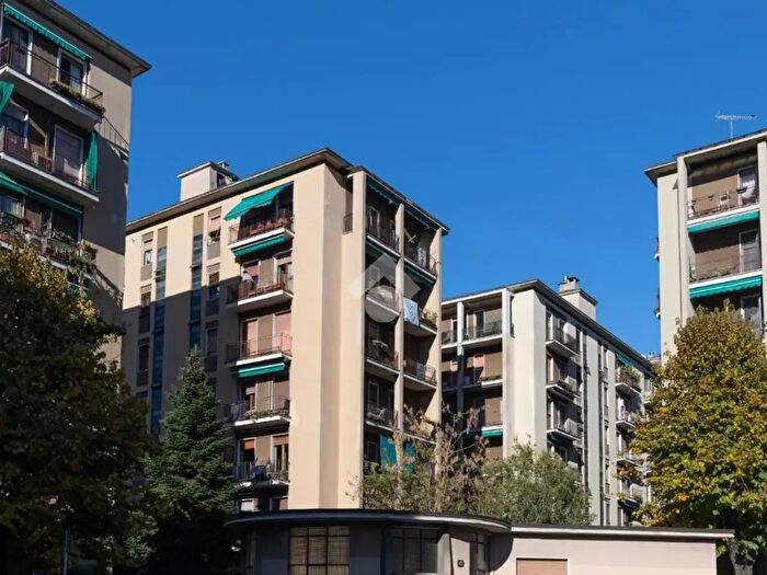 Appartamento trilocale in vendita in Via Valassina, Milano