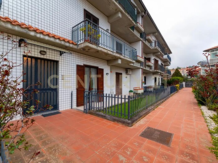 Appartamento quadrilocale in vendita in Via Ercole Patti, Pedara