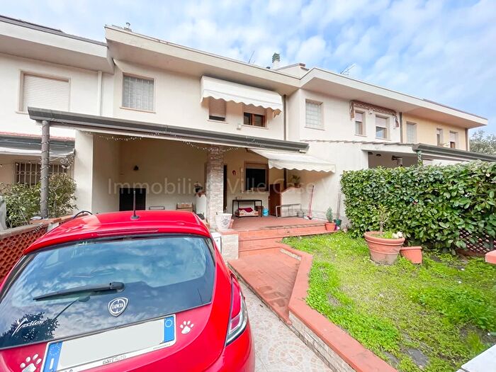 Casa con 7 locali in vendita in Via Betrice, Massarosa