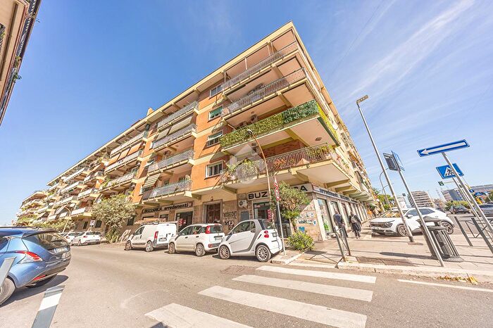 Appartamento trilocale in vendita in Via Roberto Michels, Roma