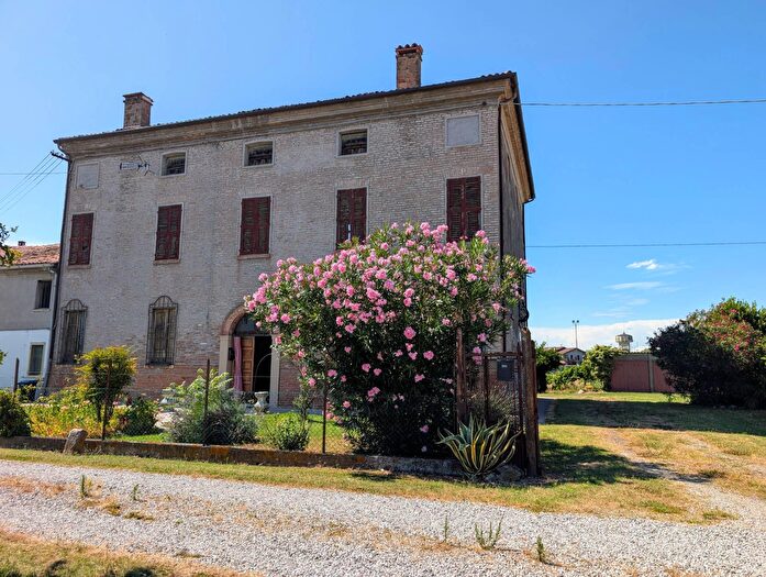 Casa con 10 locali in vendita in Via Ludovico Ariosto, Masi Torello