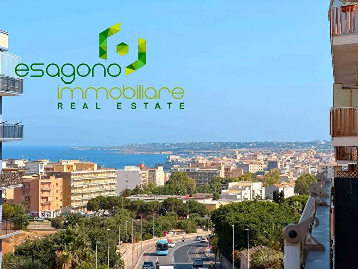 Appartamento con 5 locali in vendita in Viale Tica, Siracusa
