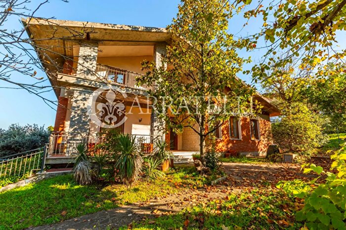 Casa con 12 locali in vendita in Via di Totona, Montepulciano