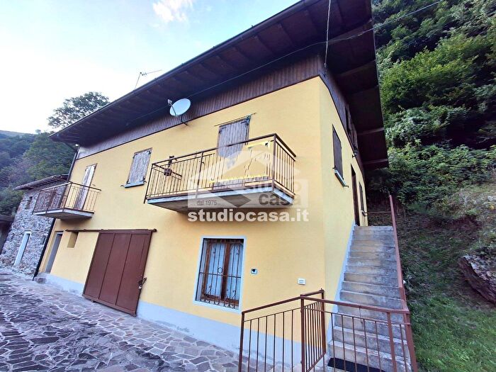 Casa quadrilocale in vendita in Grasso, Valtorta