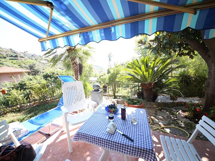 Appartamento trilocale in vendita in Via Goffredo Mameli, Borghetto San Nicolò, Bordighera