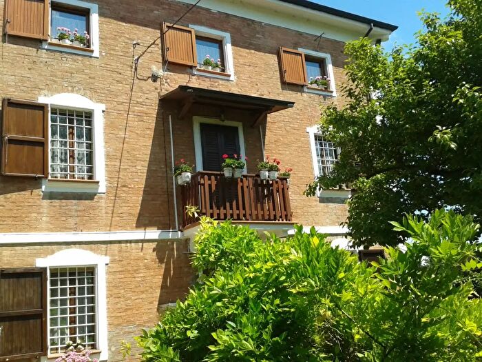 Casa con 10 locali in vendita in Modena