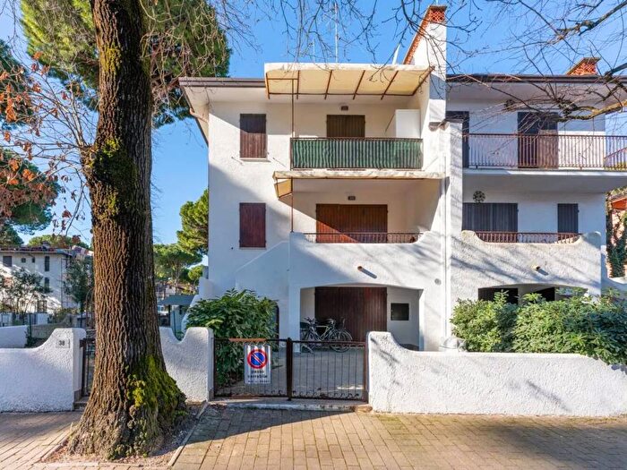 Casa quadrilocale in affitto in Viale Ugo Foscolo, Lido degli Estensi, Comacchio