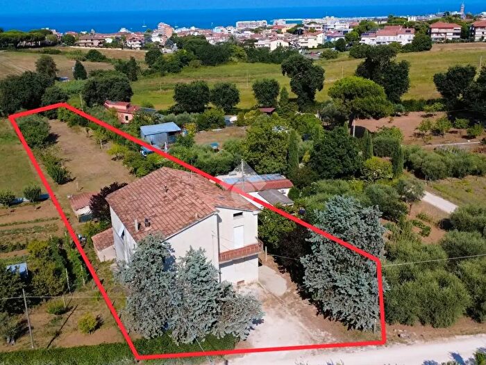 Casa con 14 locali in vendita in Contrada Maranello, Civitanova Marche
