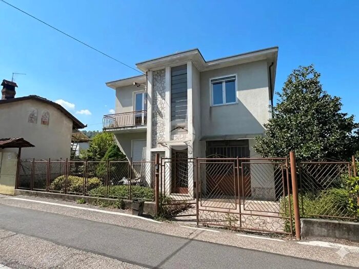 Casa con 9 locali in vendita in Via Quarone, Gassino Torinese