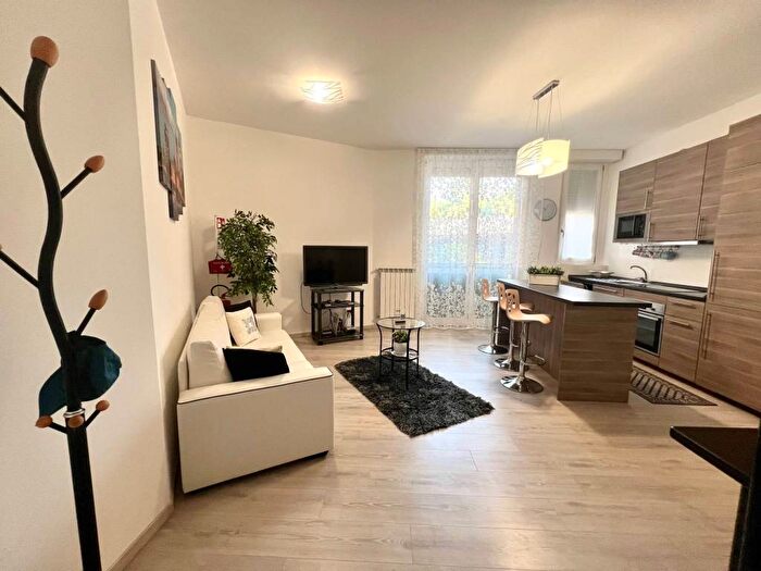 Appartamento trilocale in affitto in Viale Giovanni Suzzani, Bignami Ponale, Milano