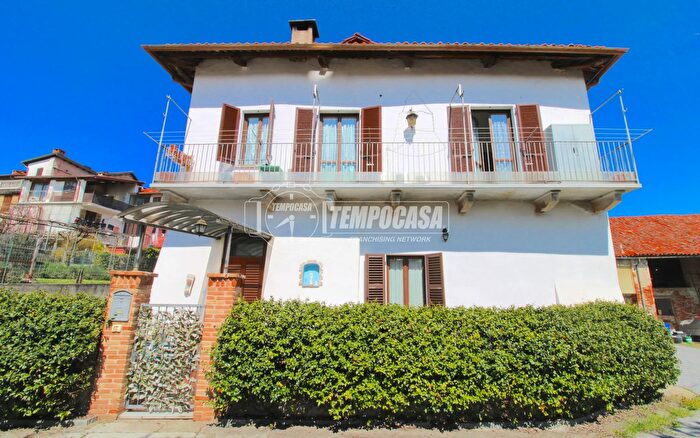 Appartamento con 6 locali in vendita in Via di Santa Croce, Mondovi