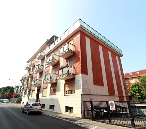 Appartamento quadrilocale in vendita in Via Ravenna, Novara