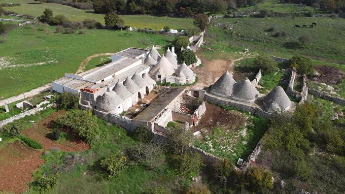 Casa con 20 locali in vendita in Martina Franca