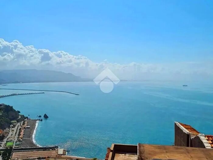 Appartamento quadrilocale in affitto in Via Primo Turino, Vietri Sul Mare