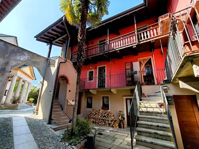 Appartamento trilocale in affitto in Via Cavalli in Oltrefiume, Baveno