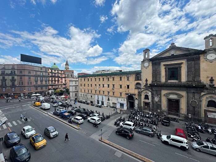 Appartamento bilocale in affitto in Via dei Fiorentini, Porto Municipio, Napoli