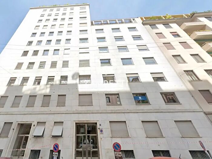 Appartamento con 5 locali in vendita in Via Tarchetti, Milano