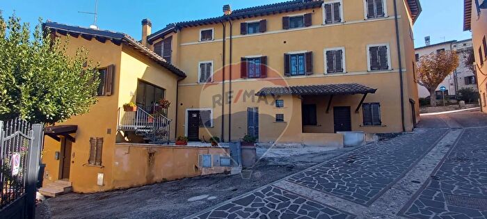 Casa trilocale in vendita in Vocabolo Colle, Nocera Umbra