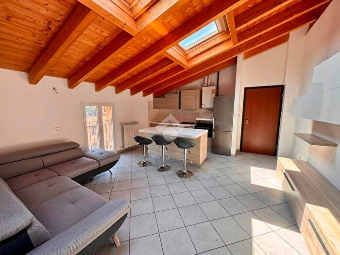 Appartamento bilocale in affitto in Viale Luigi Borri, Giubiano San Carlo, Varese