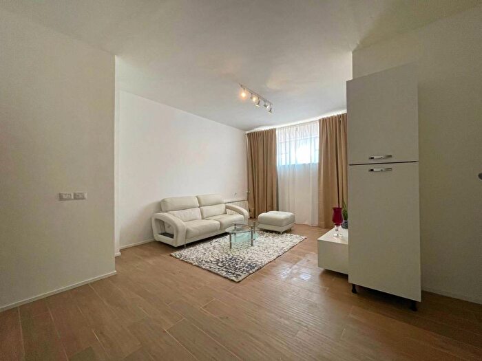 Appartamento bilocale in affitto in Via Lazio, Giubiano San Carlo, Varese