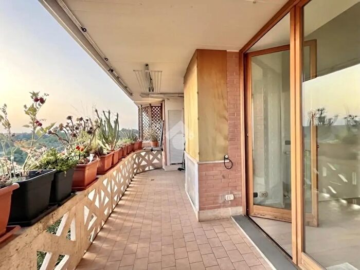 Appartamento trilocale in vendita in Via Roberto Ago, Roma