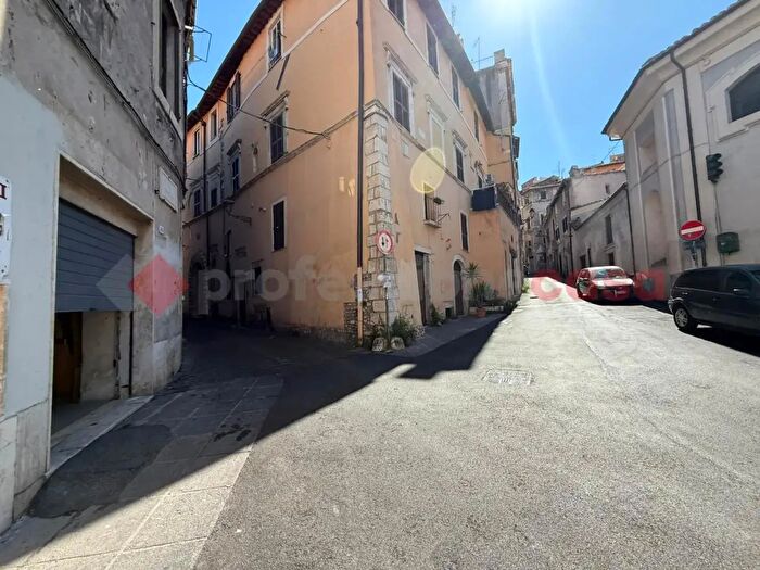 Appartamento trilocale in vendita in Via del Riserraglio, Tivoli