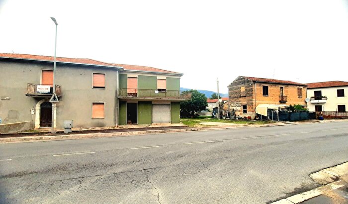 Case in Vendita e in Affitto - 2