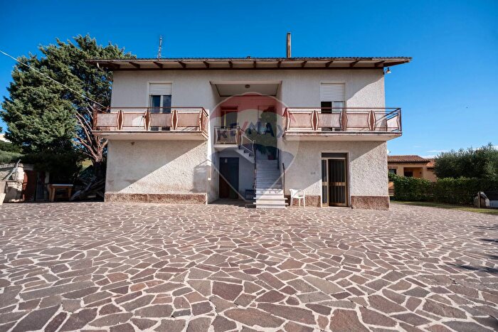 Casa quadrilocale in vendita in Via Basvecchi, Recanati