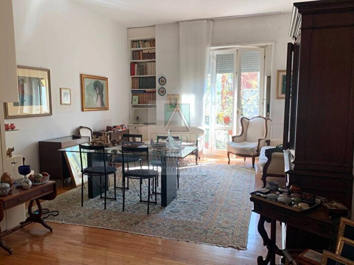 Appartamento trilocale in affitto in Viale Gian Galeazzo, Ticinese, Milano