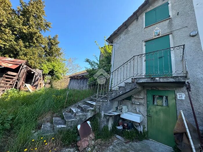 Casa con 6 locali in vendita in Via Tomaso Cassissa, Serra Ricco'