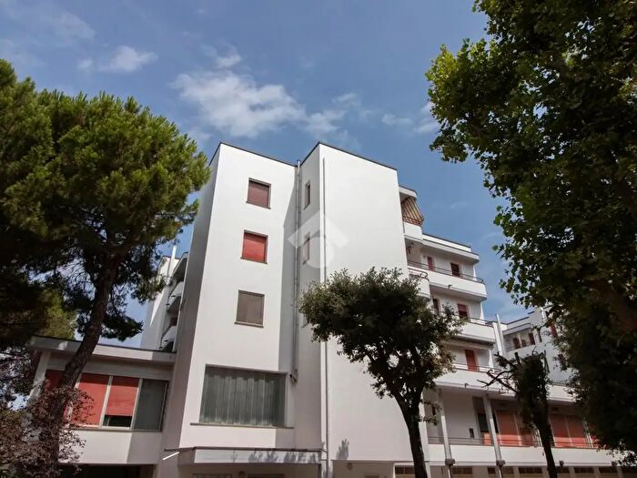 Appartamento trilocale in affitto in Viale Titano, Cervia