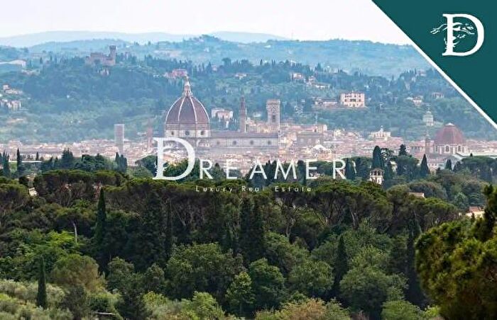 Casa con 6 locali in vendita in Via dei Massoni, Firenze