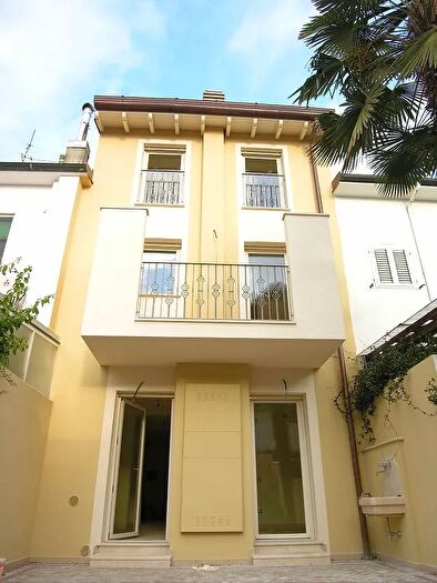 Casa quadrilocale in affitto in Viareggio