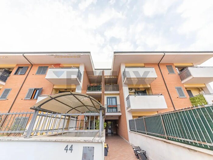 Appartamento trilocale in vendita in Via Amatore Sciesa, Marino