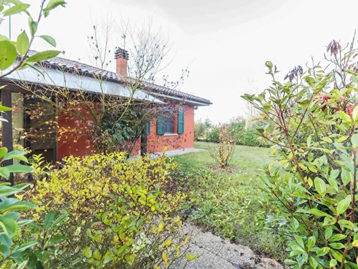 Casa quadrilocale in vendita in Via Vivaldi, Castello DArgile