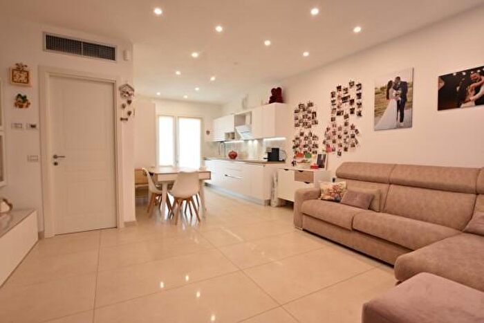 Casa con 5 locali in vendita in Vecchiano