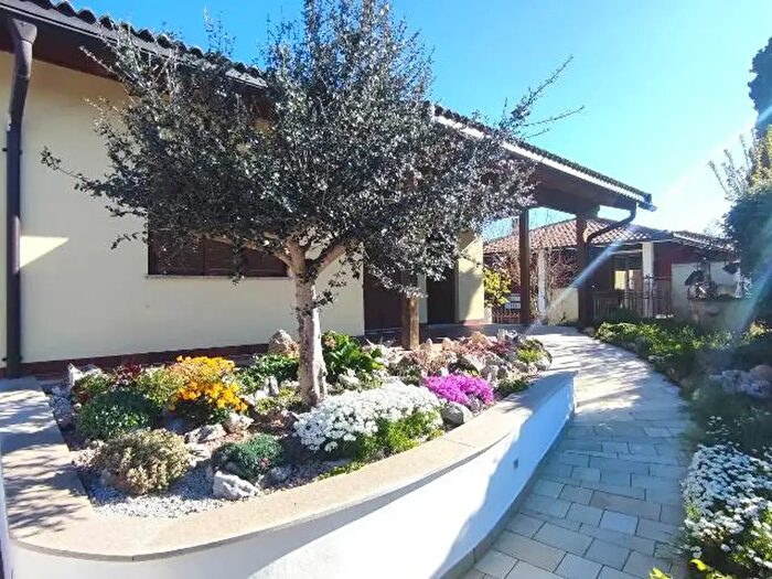 Casa con 5 locali in vendita in Mornico Losana