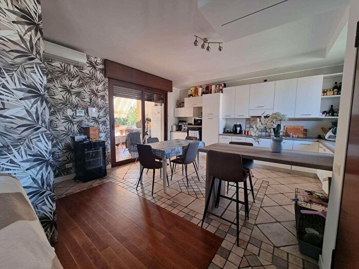 Appartamento trilocale in vendita in Via Marco Polo, Limbiate