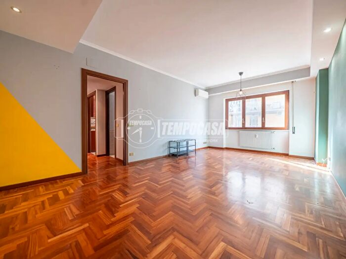 Appartamento bilocale in vendita in Via Cairano, Roma