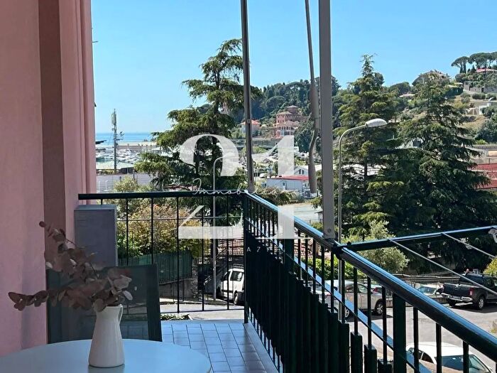 Appartamento trilocale in affitto in Via Corosu, Varazze