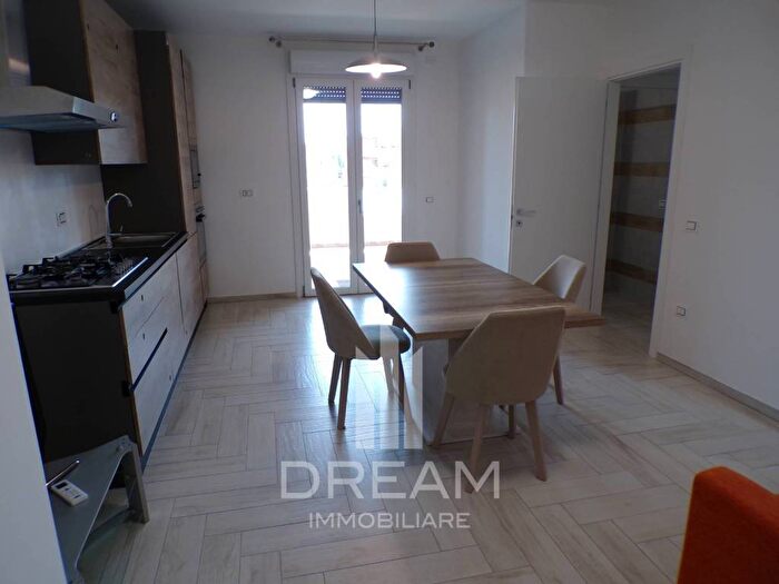 Appartamento trilocale in affitto in via Ungheria, Quartu, Quartu Sant'Elena