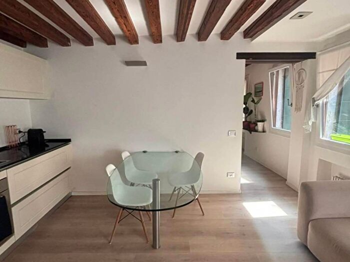 Appartamento quadrilocale in affitto in DEGLI ALBANESI, Santi Apostoli San Canciano, Venezia