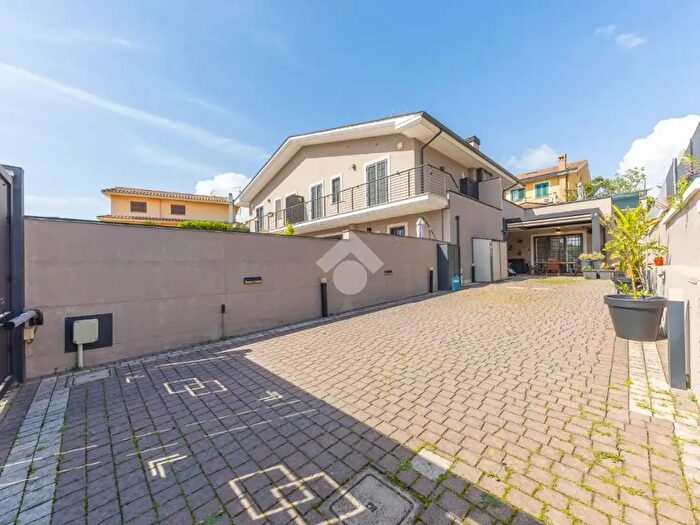 Casa trilocale in vendita in Via Baranello, Roma