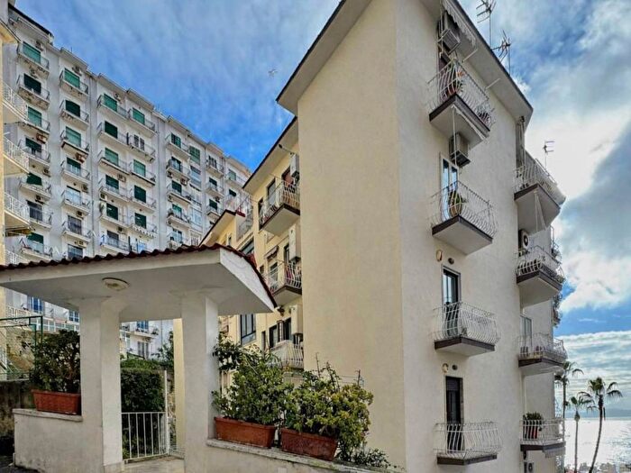 Appartamento bilocale in affitto in Viale Privato Davide Winspeare, Vomero, Napoli