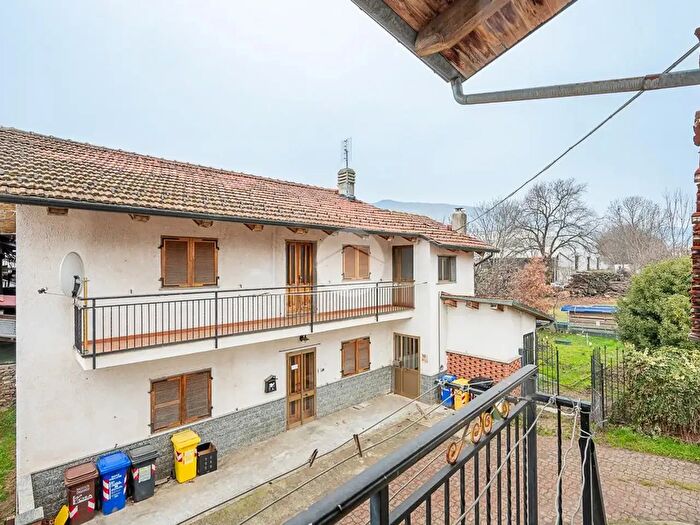 Casa trilocale in vendita in Strada Quarello, Villanova Canavese